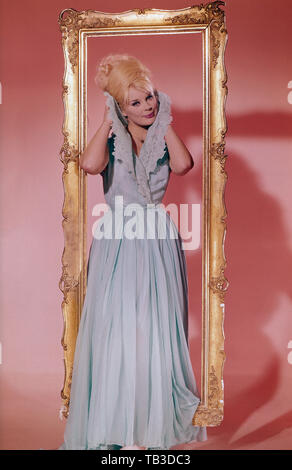 Elke Sommer, deutsche Schauspielerin und Sängerin, Deutschland ca. 1961. Attrice tedesca Elke Sommer, Germania ca. 1961. Foto Stock