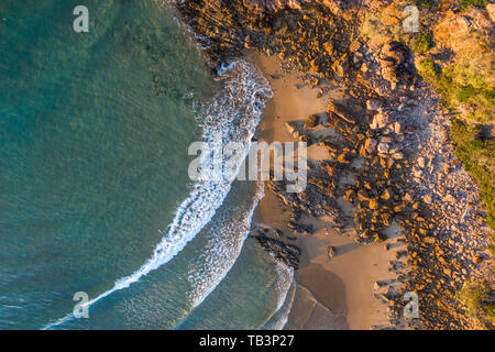 Paradiso tropicale antenna con spiaggia e acqua turchese Foto Stock