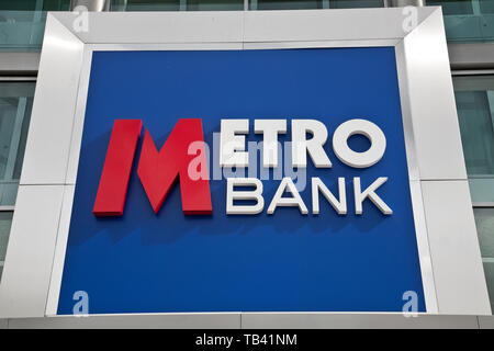 Metro Bank, Gran Bretagna il primo nuovo high street bank in oltre cento anni si apre in Earls Court, Londra, Regno Unito Foto Stock