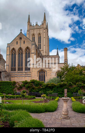 St Edmundsbury Cathedral è la cattedrale per la chiesa di Inghilterra del diocesi di St Edmundsbury e di Ipswich. Foto Stock