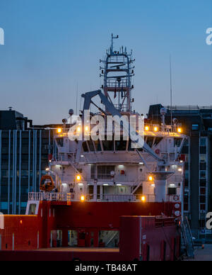 Alimentazione Offshore nave ormeggiata nel porto di Aberdeen, Aberdeen Scotland, Regno Unito Foto Stock