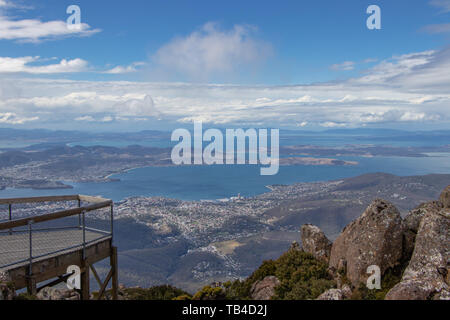 Vista di Hobart da Mt Wellington lookout Foto Stock