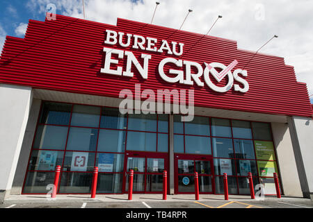 Un segno del logo al di fuori di un ufficio di presidenza en gros (Staples) retail store ubicazione a Montreal, Quebec, Canada, il 21 aprile 2019. Foto Stock