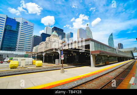 Toronto, Ontario, Canada-27 maggio, 2019: Toronto Union Station Terminal che il servizio Go treni, Via Rail Canada, fino Airport Express e treni merci Foto Stock
