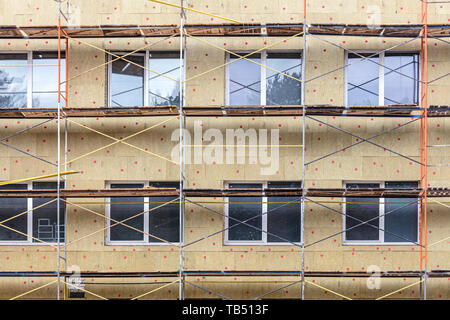 Esterno casa wall isolamento termico con lana minerale. protezione termica della facciata di edificio Foto Stock