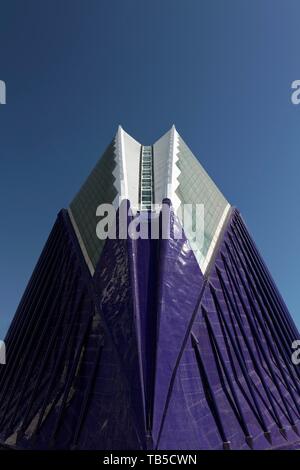 Agora, salone multifunzionale con blue Trencadi facciata, Santiago Calatrava, CAC Ciutat des Arts i les Ciencies, Valencia, Spagna Foto Stock