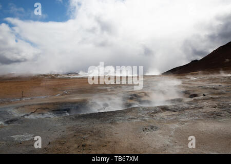 Geo fango termale piscine e sorgenti calde vicino Akureryi nel nord dell'Islanda Foto Stock