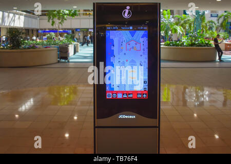 Orlando, Florida. Marzo 01, 2019. Directory touch screen all'Aeroporto Internazionale di Orlando . Foto Stock