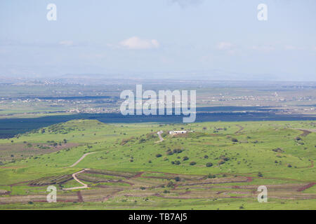 Vista sulla zona di confine tra Israele e la Siria si vede dalle alture del Golan, Israele. Foto Stock