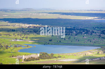 Vista sulla zona di confine tra Israele e la Siria si vede dalle alture del Golan, Israele. Foto Stock