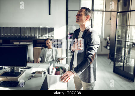 Economista sollevati dopo la fine del contratto di lavoro Foto Stock