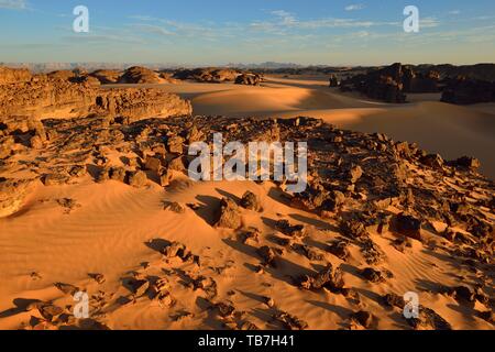 Vista su Timghas, Timras, del Tassili n'Ajjer National Park, Sahara, Algeria Foto Stock