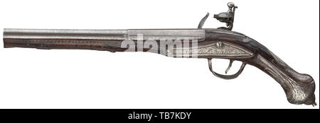 Un turco balcanica argento montato flintlock pistol, secolo XIX, ottagonale per round, liscia, la cui canna di belle rose damasco in acciaio 15 mm calibro. Ammenda incisi, flintlock ornamentali con pioggia-prova di pan e frizzen su rulli. Riccamente intagliati, filo di argento intarsiata in noce con pomo cap e la piastra laterale di filigrana d'argento. Il ferro guardia con argento ornamentali intarsio, indicato con bacchetta di caricamento. Lunghezza 45 cm. Ben conservato e riccamente pistola predisposto. Ottomano, Orient, orientale, Asia, Asia, storico, storico del XIX secolo, Additional-Rights-Clearance-Info-Not-Available Foto Stock