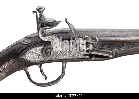 Un turco balcanica argento montato flintlock pistol, secolo XIX, ottagonale per round, liscia, la cui canna di belle rose damasco in acciaio 15 mm calibro. Ammenda incisi, flintlock ornamentali con pioggia-prova di pan e frizzen su rulli. Riccamente intagliati, filo di argento intarsiata in noce con pomo cap e la piastra laterale di filigrana d'argento. Il ferro guardia con argento ornamentali intarsio, indicato con bacchetta di caricamento. Lunghezza 45 cm. Ben conservato e riccamente pistola predisposto. Ottomano, Orient, orientale, Asia, Asia, storico, storico del XIX secolo, Additional-Rights-Clearance-Info-Not-Available Foto Stock