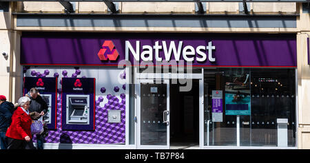 Swindon, Regno Unito - 04 Maggio 2019: la facciata di Natwest Bank sulla sfilata Foto Stock