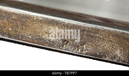 Feldmeyer Romano (1895 - 1950) - Un Führer ritratto in una presentazione di argento telaio, Hoffmann a mezza lunghezza Ritratto di Adolf Hitler in parte uniforme. Scritte a mano per la dedizione di inchiostro (tr). 'Romana Feldmeyer in ricordo del 12/Ottobre 1940 - Adolf Hitler'. Sotto vetro, in una cornice di argento, in fondo finezza mark crown/'835', il retro con il cavalletto di sostegno (cinturino di fissaggio incluso in modo lasco). Dimensioni 29,5 x 23,5 cm. In una presentazione caso coperti in marrone chiaro, panno blu scuro inserto di velluto di seta e rivestimento di copertura. I segni dell'età, la copertura di tessuto sul bordo inferiore del caso loo, Editorial-Use-solo Foto Stock