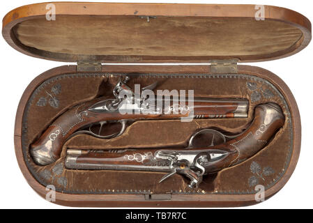 Il re Federico I di Württemberg - una coppia di flintlock pistols, da Christian Körber in Ingelfingen, dopo 1806, ottagonale, brunito e profusamente intarsiato color argento canna rigata in 12,5 mm caliber, oro rivestite di fori di sfiato, firmato in alto. Bella pietra focaia blocca lucidato su interno ed esterno con frizzens su rulli e oro-lined pentole, impostare trigger. Finemente granulata e delicato intaglio pieno di scorte con ricchi, trafitto mobili di argento, argento targhe pollice con incoronato cypher "FR". Ramrods in legno con punte di argento. Lunghezza della pistola sia 31 cm. In leggermente lat, Additional-Rights-Clearance-Info-Not-Available Foto Stock