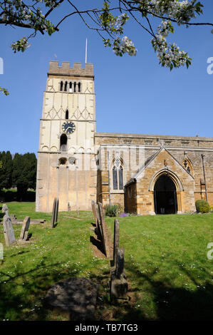 Chiesa di tutti i santi, Earls Barton, Northamptonshire. Il Sassone tower è un esempio da manuale di questo tipo. Foto Stock