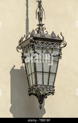 Antique lampioni in ferro battuto con lavorazione artigianale Foto Stock