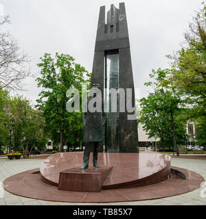 Vilnius, Lituania. Maggio 2019. la statua in Vincas Kudirka Square Foto Stock