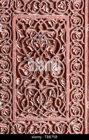 In arenaria rossa lavoro scolpito nel Palazzo Birbal, Fatehpur Sikri, Agra distretto di Uttar Pradesh, India. Foto Stock
