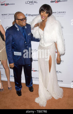 LOS ANGELES, CA. 10 febbraio 2007: Naomi Campbell & Quincy Jones a Clive Davis pre-Grammy Party presso il Beverly Hilton Hotel. © 2007 Paul Smith / Featureflash Foto Stock