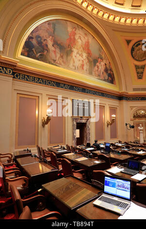 Un computer sul tavolo interno del Minnesota Camera del Senato in Minnesota State Capitol.San Paolo.Minnesota.USA Foto Stock