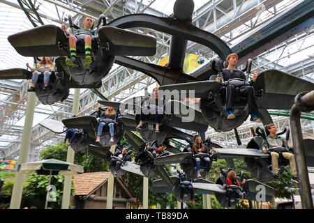 I visitatori di prendere la corsa di Teenage Mutant Ninja tartarughe shell shock di Nickelodeon Universe.Mall of America.Bloomington.Minnesota.USA Foto Stock