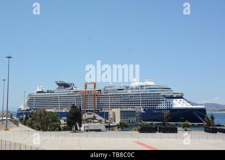 Atene, Grecia. Il 30 maggio 2019. Nave da crociera bordo celebrità visto al Porto del Pireo.Celebrity Edge è il primo bordo di classe della nave di crociera azionato da celebrità. Credito: Giorgos Zachos SOPA/images/ZUMA filo/Alamy Live News Foto Stock