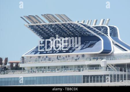 Atene, Grecia. Il 30 maggio 2019. Nave da crociera bordo celebrità visto al Porto del Pireo.Celebrity Edge è il primo bordo di classe della nave di crociera azionato da celebrità. Credito: Giorgos Zachos SOPA/images/ZUMA filo/Alamy Live News Foto Stock