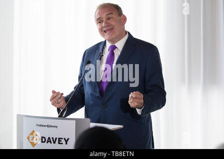 Londra, Regno Unito. 30 Maggio, 2019. Ed Davey, il gruppo del Partito europeo dei liberali democratici MP per Kingston e Surbiton ed ex Segretario di Stato per l'energia e il cambiamento climatico, fa un discorso in centro a Londra come egli lancia la sua campagna per la direzione del partito seguenti ottimi risultati per il partito nelle recenti elezioni europee e locali. Credito: Mark Kerrison/Alamy Live News Foto Stock