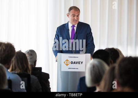 Londra, Regno Unito. 30 Maggio, 2019. Ed Davey, il gruppo del Partito europeo dei liberali democratici MP per Kingston e Surbiton ed ex Segretario di Stato per l'energia e il cambiamento climatico, fa un discorso in centro a Londra come egli lancia la sua campagna per la direzione del partito seguenti ottimi risultati per il partito nelle recenti elezioni europee e locali. Credito: Mark Kerrison/Alamy Live News Foto Stock