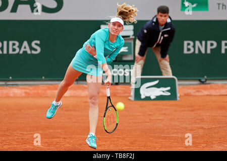 Roland Garros di Parigi, Francia. Il 30 maggio 2019. Open di Francia di Tennis Tournament; Ekaterina Alexandrova (RUS) serve a Samantha STOSUR (AUS) Credito: Azione Sport Plus/Alamy Live News Foto Stock