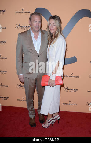 LOS ANGELES, CA - 30 Maggio: Kevin Costner, Christine Baumgartner al premiere party per Paramount della rete 'Yellowstone' Stagione 2 Lombardi House il 30 maggio 2019 a Los Angeles, California. Credito: David Edwards/MediaPunch Foto Stock