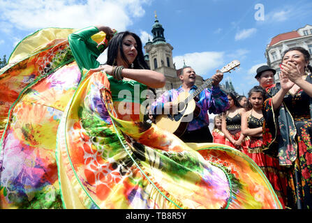 Praga, Repubblica Ceca. 31 Maggio, 2019. Marzo del xxi Khamoro world festival di Roma dalla Piazza Venceslao alla Piazza della Città Vecchia di Praga, Repubblica Ceca, Venerdì 31 Maggio, 2019. Credito: Katerina Sulova/CTK foto/Alamy Live News Foto Stock