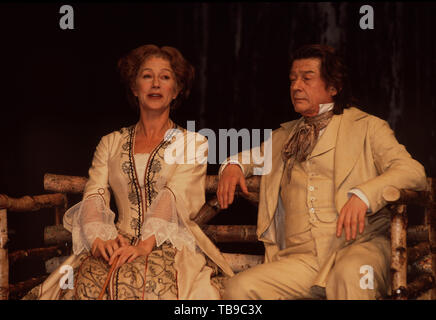 Londra, Regno Unito. Libreria. Helen Mirren e John Hurt di Ivan Turgenev gioco "un mese nel paese". Marzo 1994 photocall. Albery Theatre . Riepilogo:11.05.2019. Ref:LMK11-SLIB110519-003 PIP-Landmark WWW.LMKMEDIA.COM Media Foto Stock