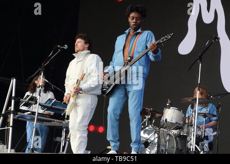 Londra, Regno Unito. Metronomy esecuzione dal vivo sul palco il giorno 3 di tutti i punti est Festival al Victoria Park di Londra. 26 maggio 2019. Ref:LMK73-2504-280519 Keith Mayhew/Landmark WWW.LMKMEDIA.COM Media Foto Stock