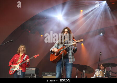 Londra, Regno Unito. Kurt vile e trasgressori esecuzione dal vivo sul palco il giorno 3 di tutti i punti est Festival al Victoria Park di Londra. 26 maggio 2019. Ref:LMK73-2504-280519 Keith Mayhew/Landmark WWW.LMKMEDIA.COM Media Foto Stock