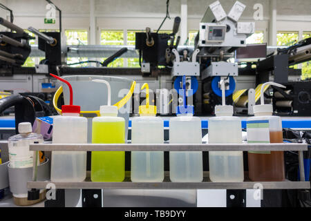 Etichetta industriale attrezzature di stampa Closeup dettaglio Foto Stock