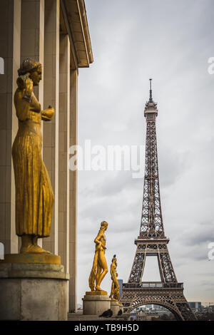 Piazza del Trocadero Piazza con vista della Torre Eiffel a Parigi Francia - destinazione di viaggio Foto Stock