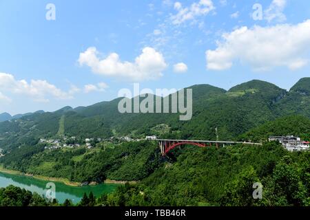 Scenario del ponte Nanlido in Enshizhou, provincia di Hubei Foto Stock