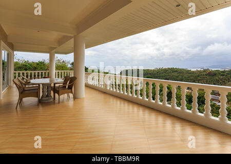 Modello di Hotel camera, balcone sul mare Foto Stock