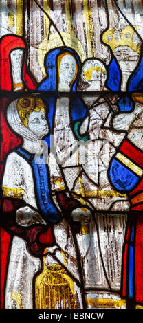 Xvi secolo vetrata dettaglio Fairford, Gloucestershire, Inghilterra, Regno Unito ritratto nascosto Margaret Tudor, Regina di Scozia 1489-1541 Foto Stock