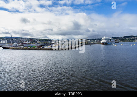 Vista del porto di Trondheim, una battuta di arresto per navi da crociera in Norvegia il tour Foto Stock