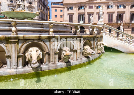 Praetorian Fontana (Italiano: Fontana Pretoria) su Piazza Pretoria a Palermo, Sicilia, Italia Foto Stock