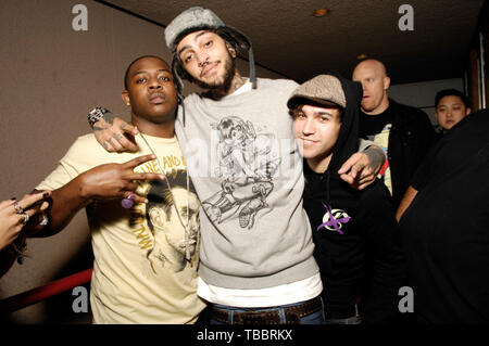 Ritratto esclusivo di musicisti Mack Maine, Travis McCoy e Pete Wentz dietro le quinte Lil Wayne 'Io sono la musica Tour' al Amphitheatre di Gibson Marzo 29, 2009 a Los Angeles. Foto Stock