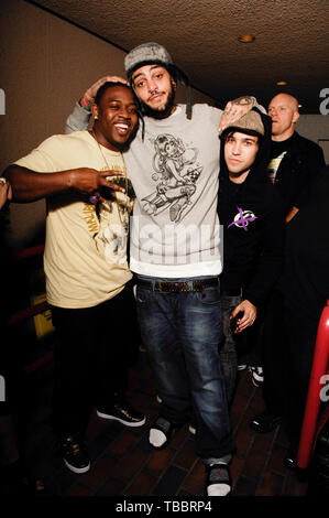 Ritratto esclusivo di musicisti Mack Maine, Travis McCoy e Pete Wentz dietro le quinte Lil Wayne 'Io sono la musica Tour' al Amphitheatre di Gibson Marzo 29, 2009 a Los Angeles. Foto Stock