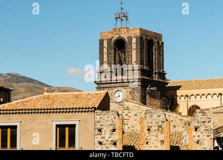 Dettagli degli esterni della chiesa di San Nicola a Randazzo, provincia di Catania, Italia. Foto Stock