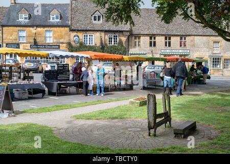 Stow on the Wold farmers market. Stow on the Wold, Gloucestershire, Inghilterra Foto Stock