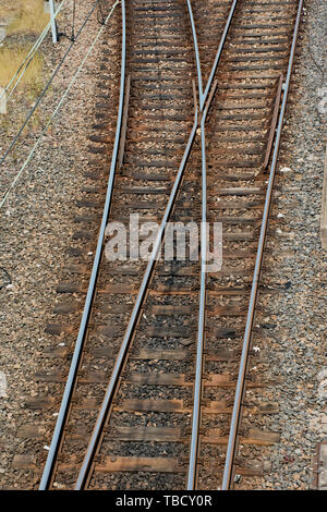 Close up di interruttori rotaie in una giornata di sole Foto Stock